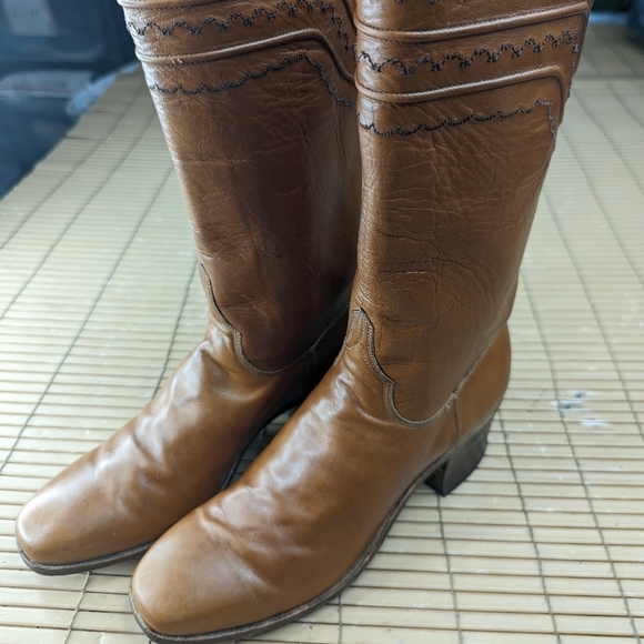 Lucchese Shoes - Lucchese women's sz 5.5A cognac brown leather round toe cowgirl Western boots. H